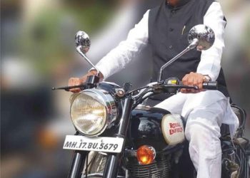 बाळासाहेब जाऊ द्या म्हणणारे : पत्रकार हेमंत जोशी 