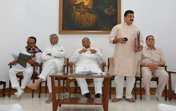 पवारांचे मित्र गोविंदरावांचा मृत्यू : पत्रकार हेमंत जोशी 