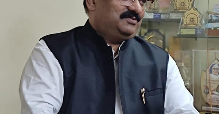 खुले कवाड अफलातून अनिल गायकवाड…