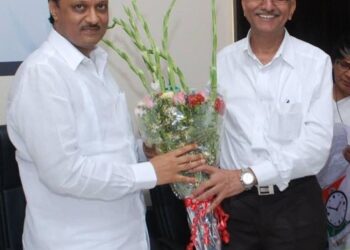 आदित्य ठाकरे आणि गजानन देसाई…